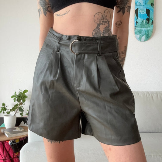Grüne Shorts | Bern