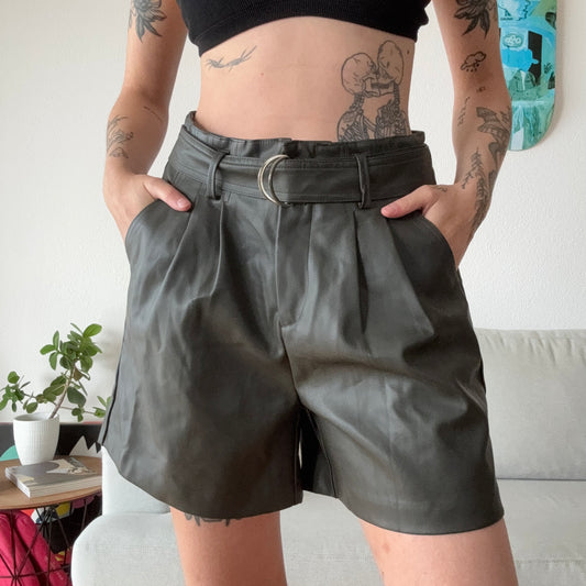 Grüne Shorts | Bern