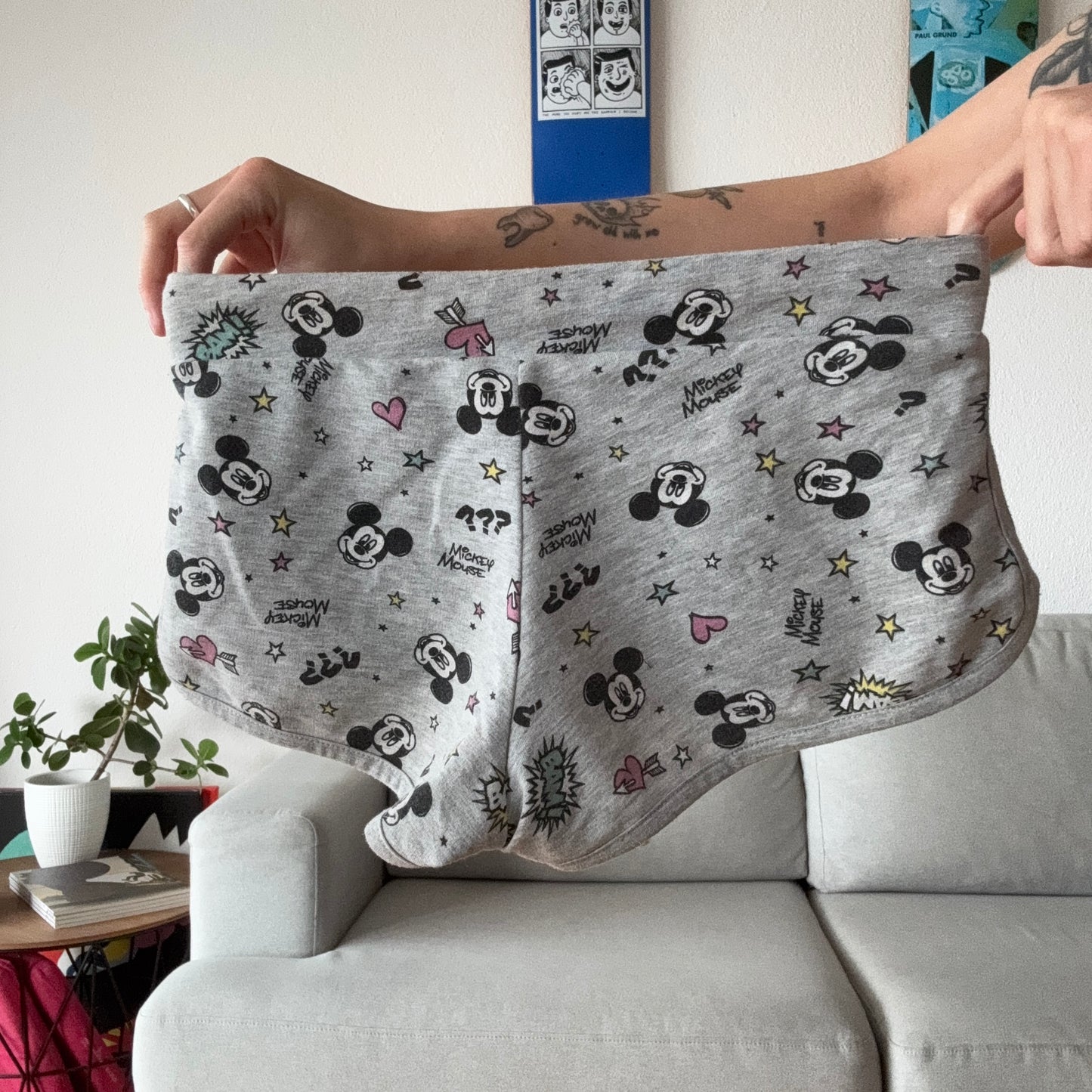 Shorts gris Disney avec motif Mickey Mouse