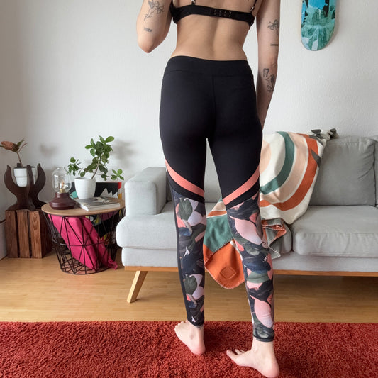 Black Sports Leggings with colorful pattern | Bern