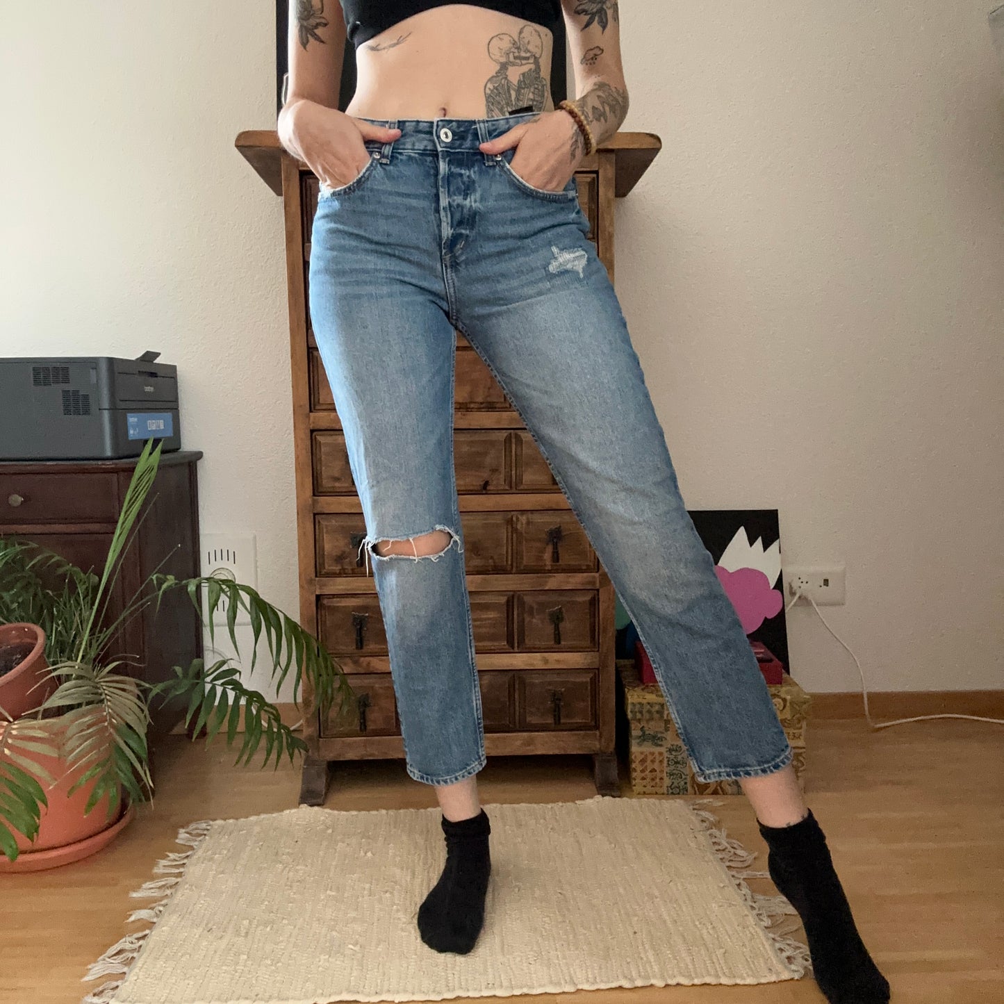 Blue Jeans with one ripped Knee | Bern