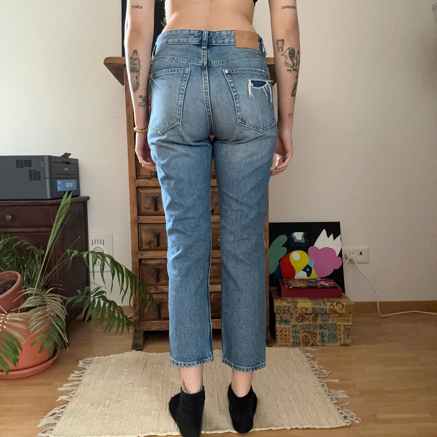 Blue Jeans with one ripped Knee | Bern