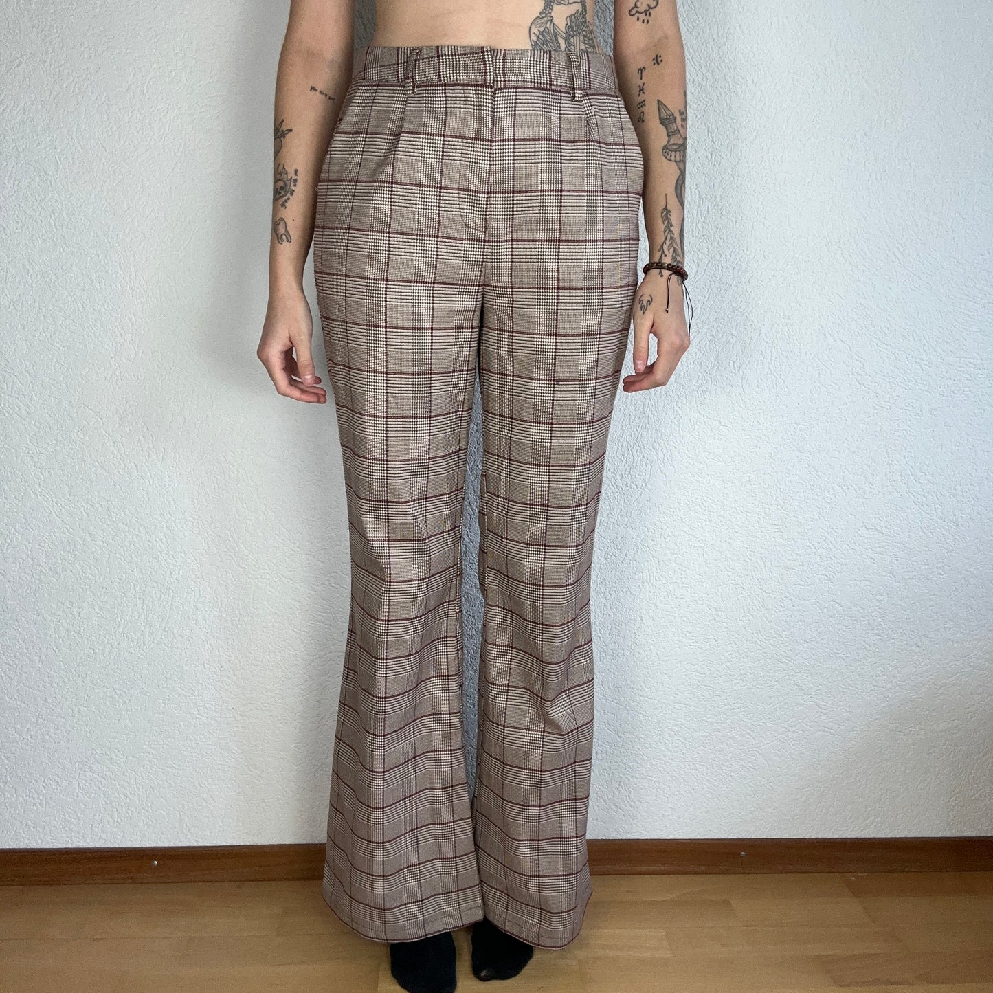 Beige Pants with white and red stripes | Bern