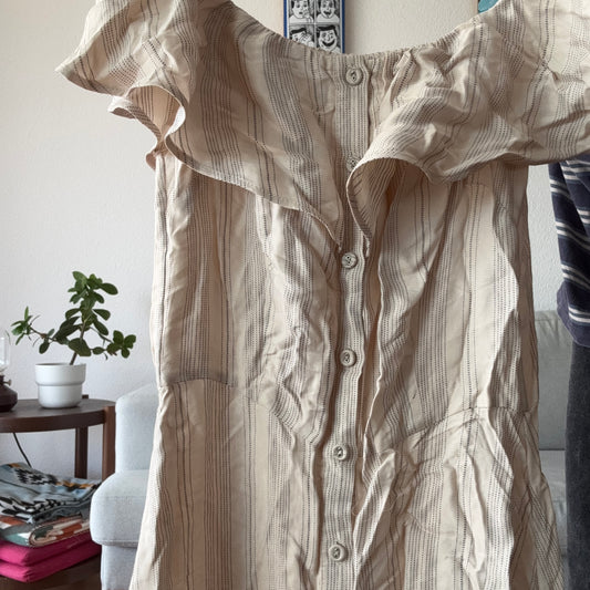 Beiges Kleid