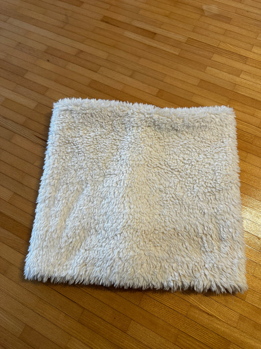 Écharpe blanche moelleuse