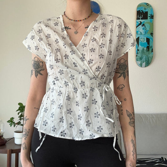 White Shirt with blue flower pattern | Bern