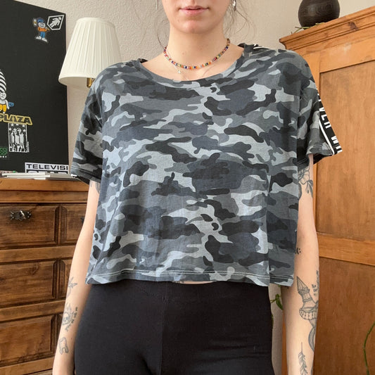 Cropped Gray / Green Shirt | Bern