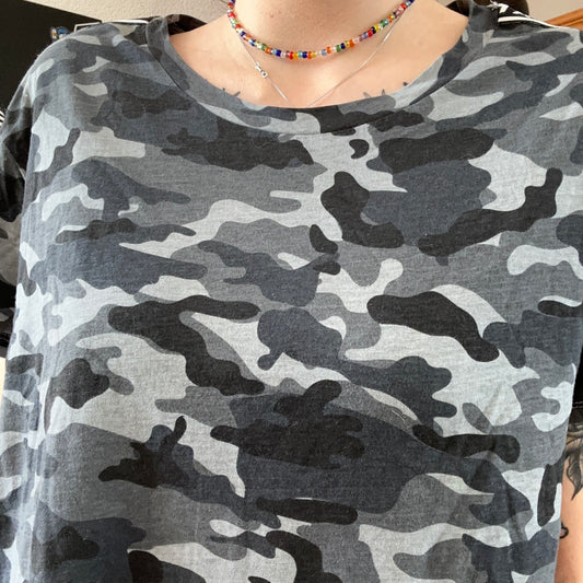 Cropped Gray / Green Shirt | Bern