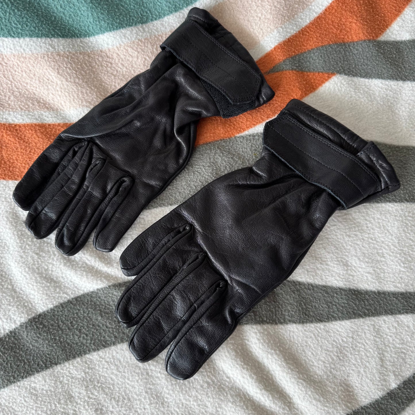 Schwarze Lederhandschuhe