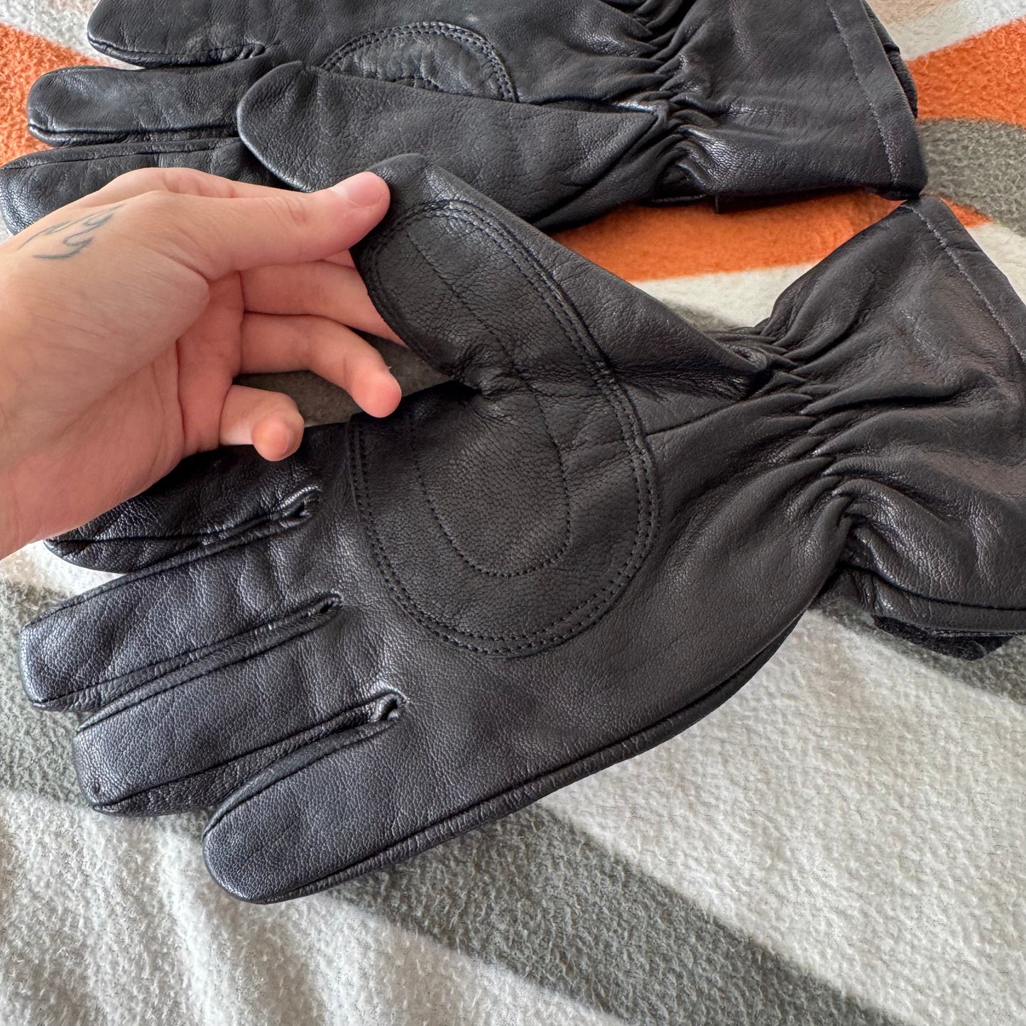 Schwarze Lederhandschuhe