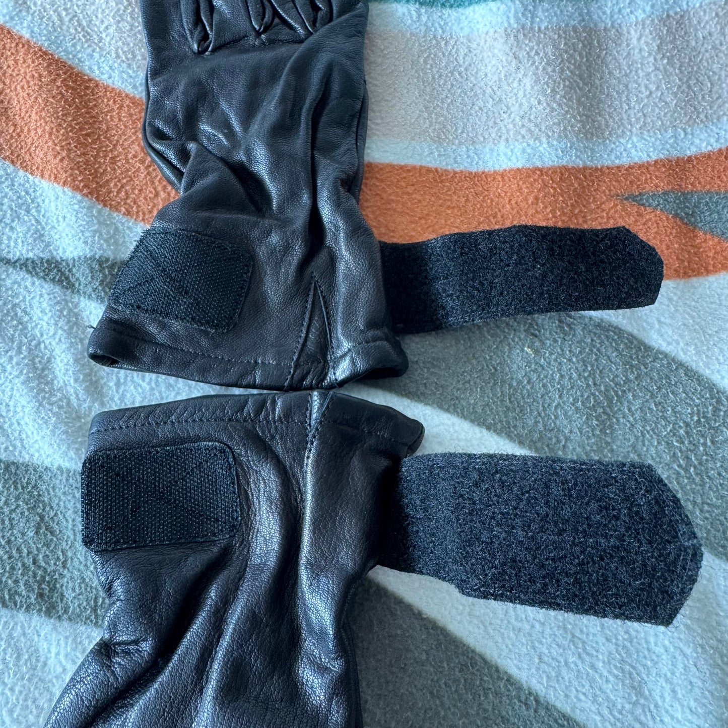 Schwarze Lederhandschuhe