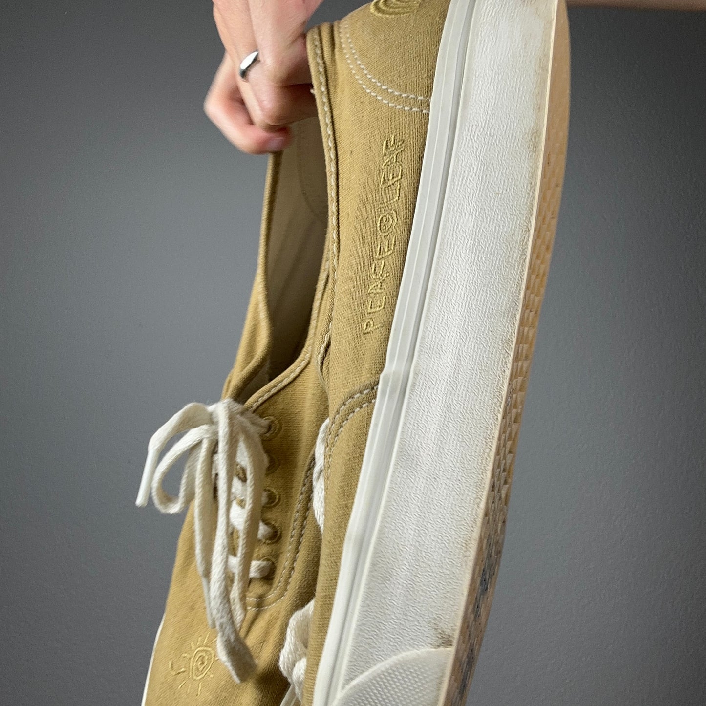 Vans jaunes | Berne