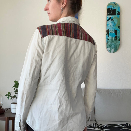 Weiße Bluse mit bunten Details auf der Rückseite | Bern
