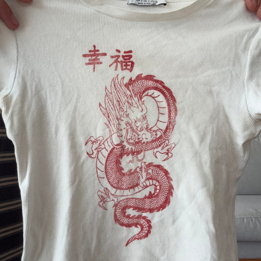 Weißes Cropped-Shirt mit rotem Print