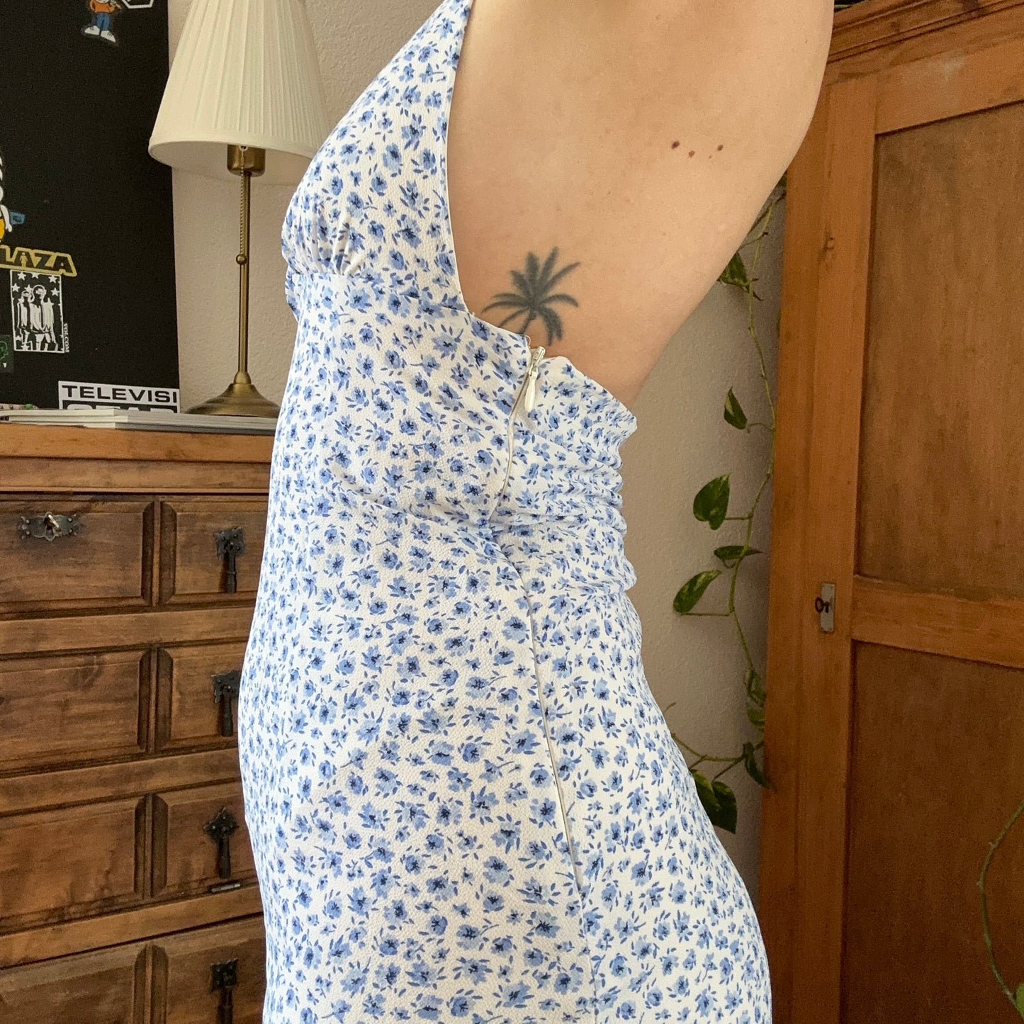 White dress with cute blue flower print | Bern