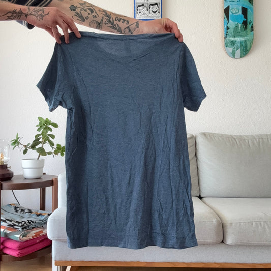 Blaues Shirt