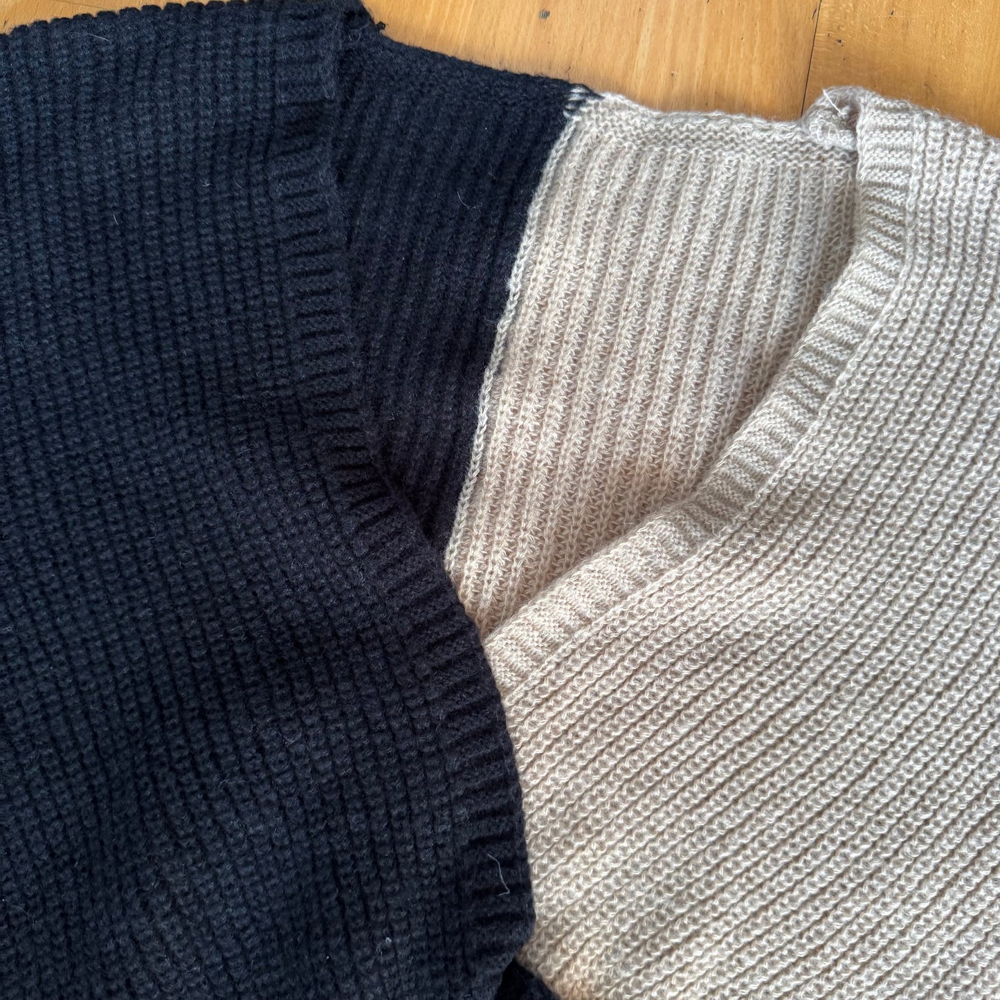 Pull en maille noir et beige