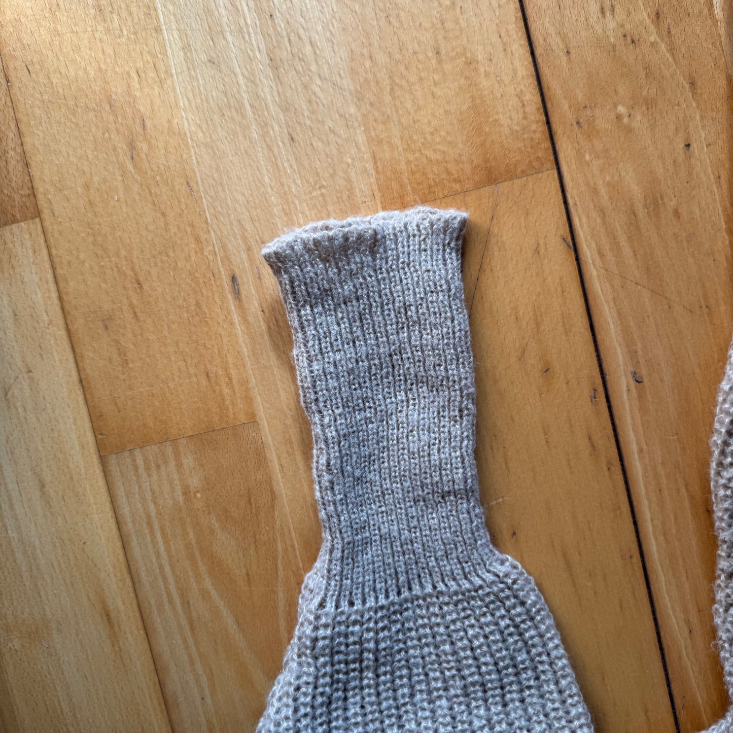 Pull en maille noir et beige