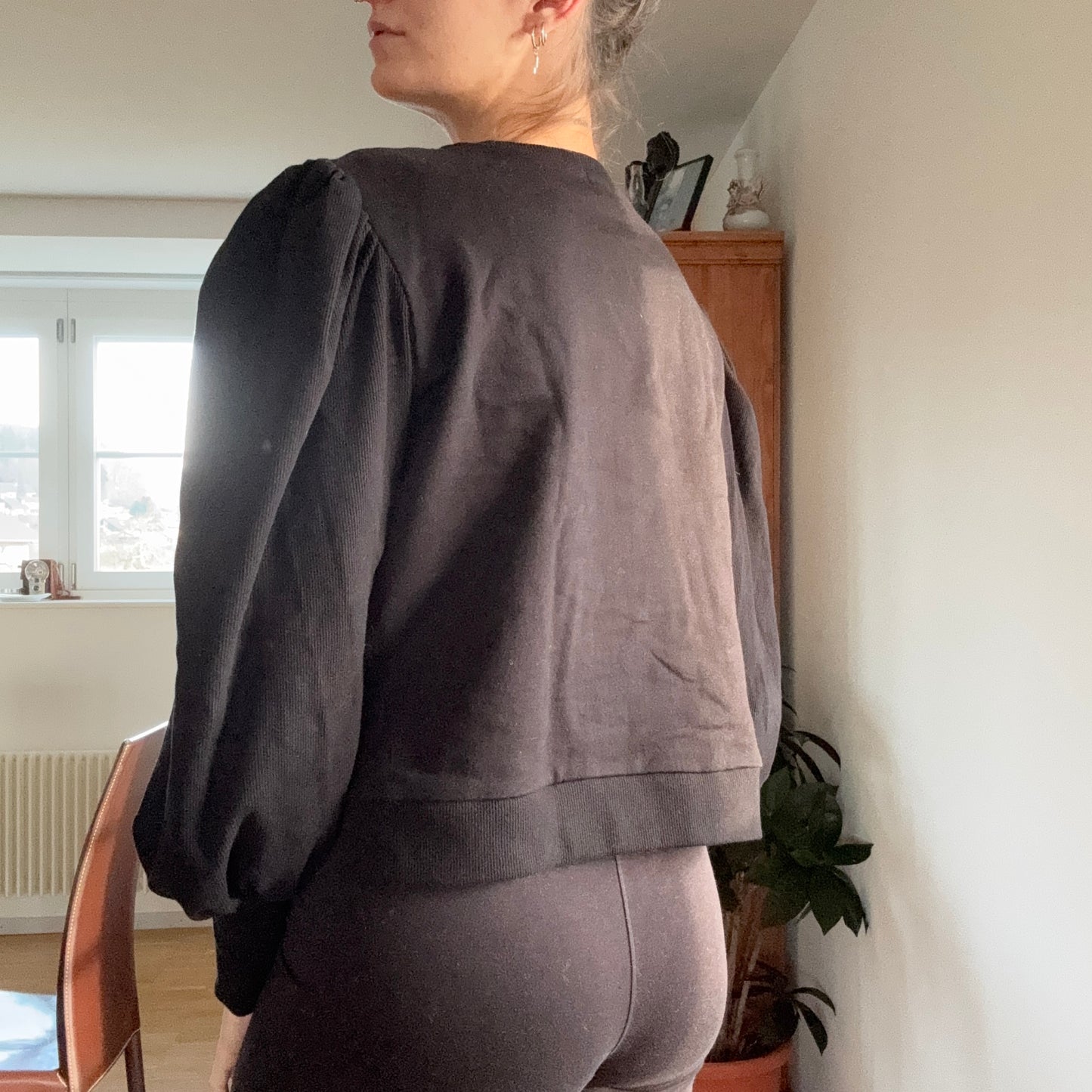 Black Longsleeve with flowers| Bern