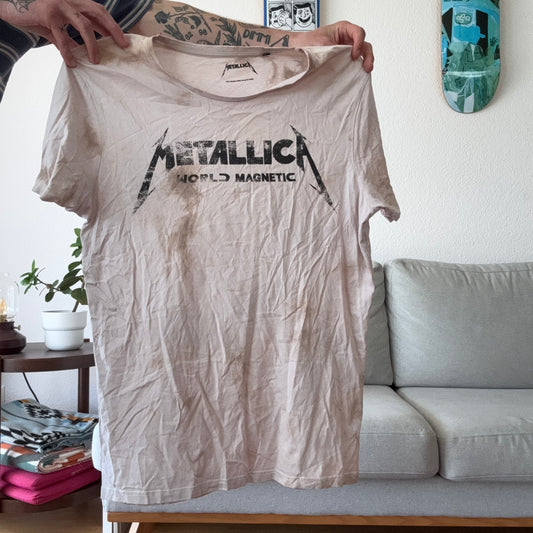 Beiges Metallica-Shirt