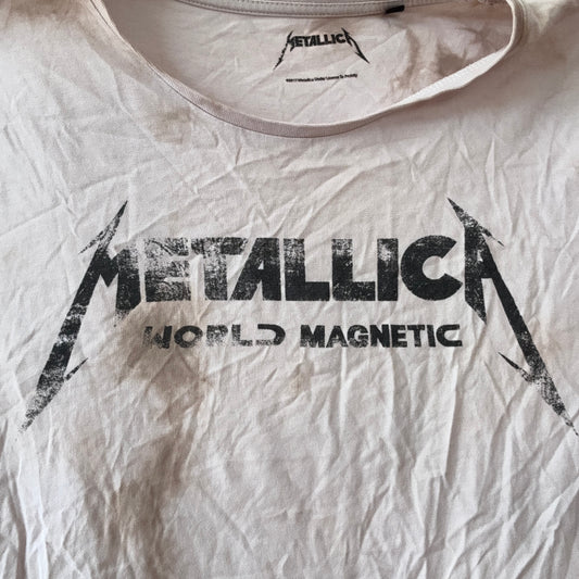 Beiges Metallica-Shirt