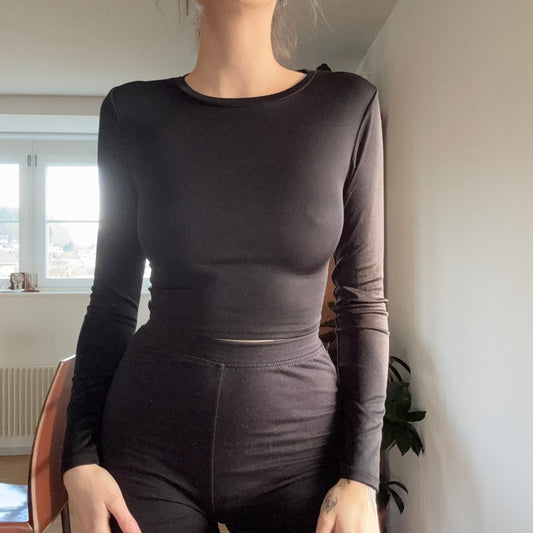 Black Longsleeve with cutout back|Bern