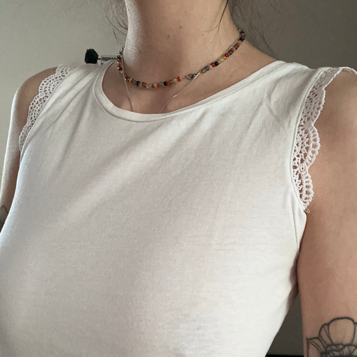 White Top with cute details on the shoulders | Bern