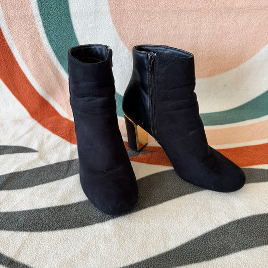 Black High Heels with Golden Details | Bern