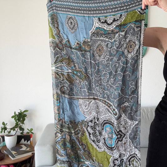 Gray scarf with Blue, white and green pattern