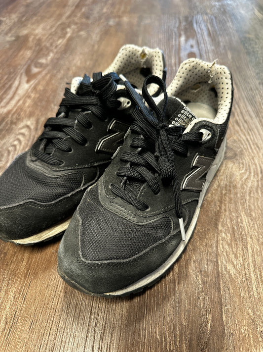 Black New Balance | Bern