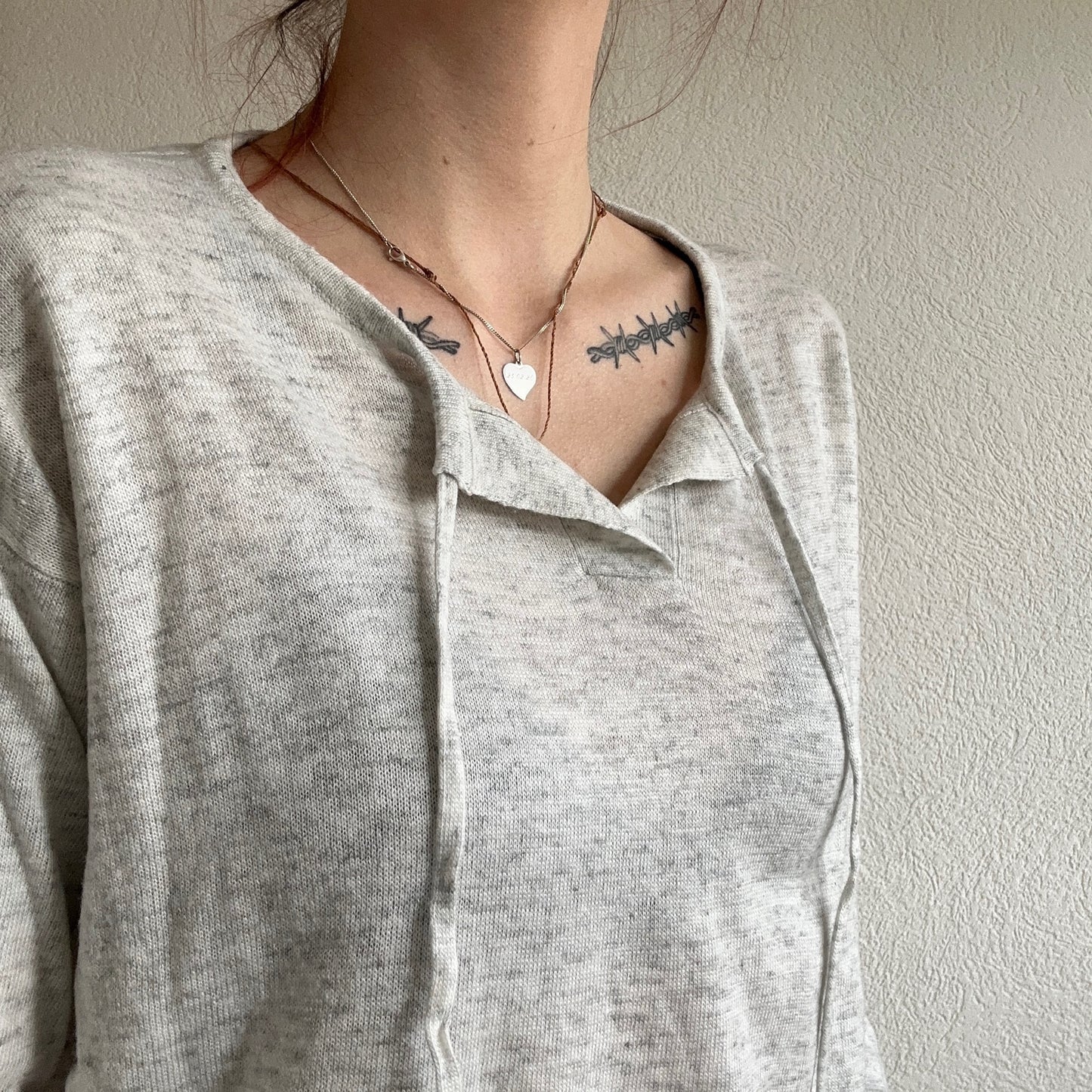 Pull en tricot gris