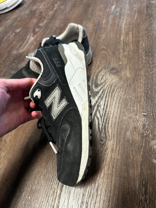 Black New Balance | Bern