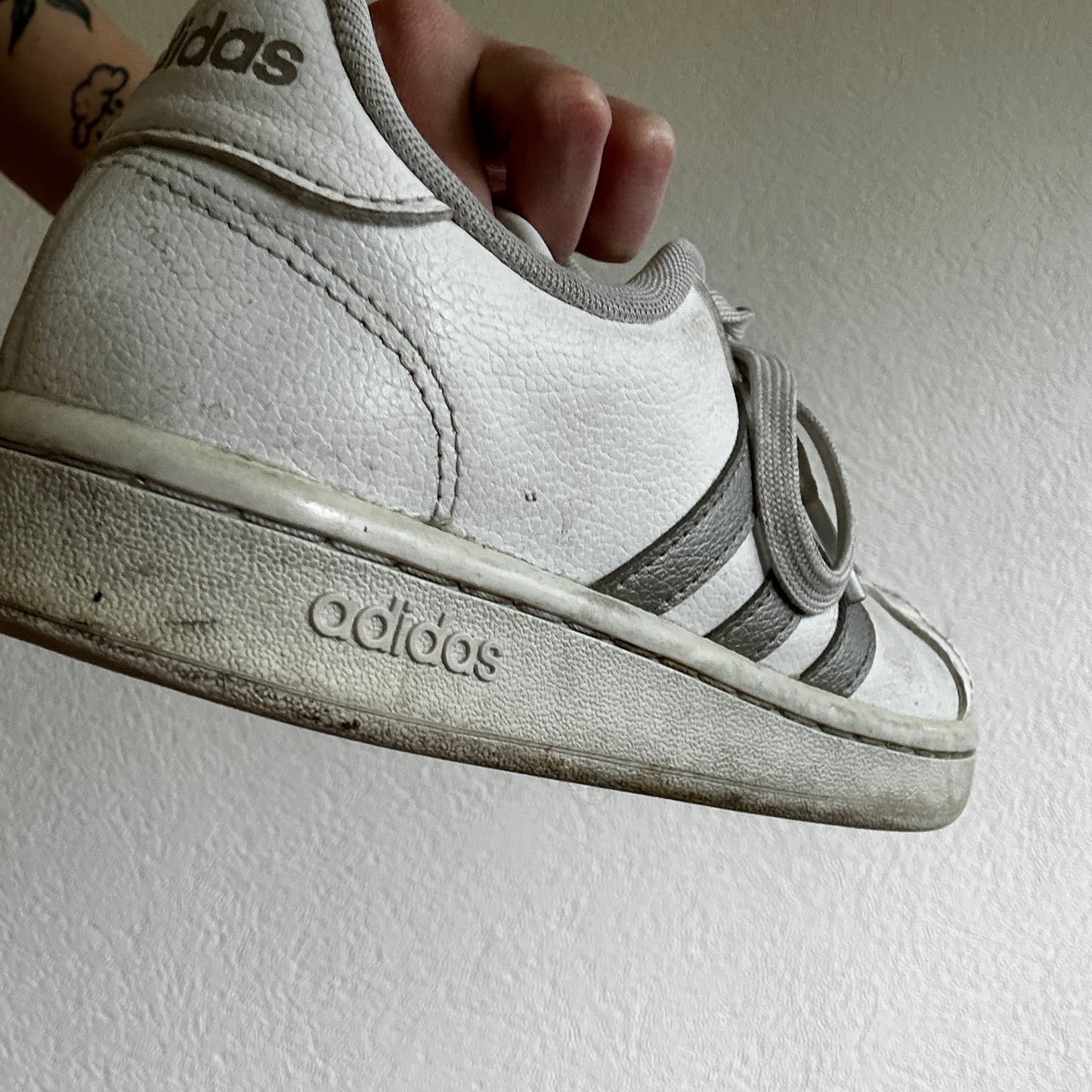 Weiße Adidas