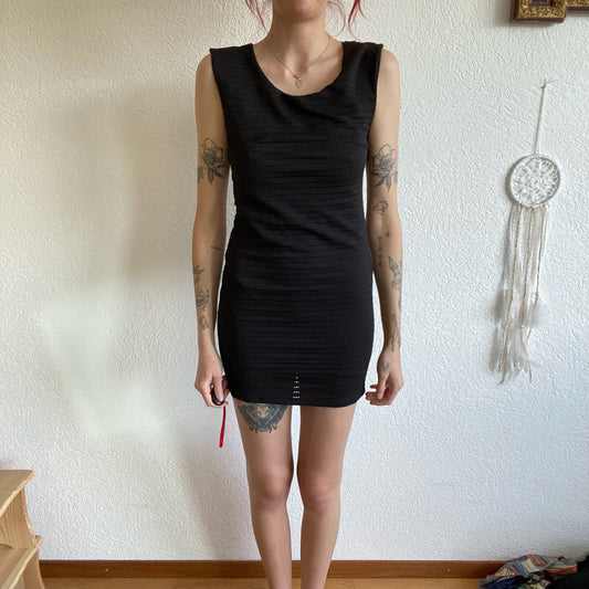 Robe noire avec joli dos en crochet | Bern